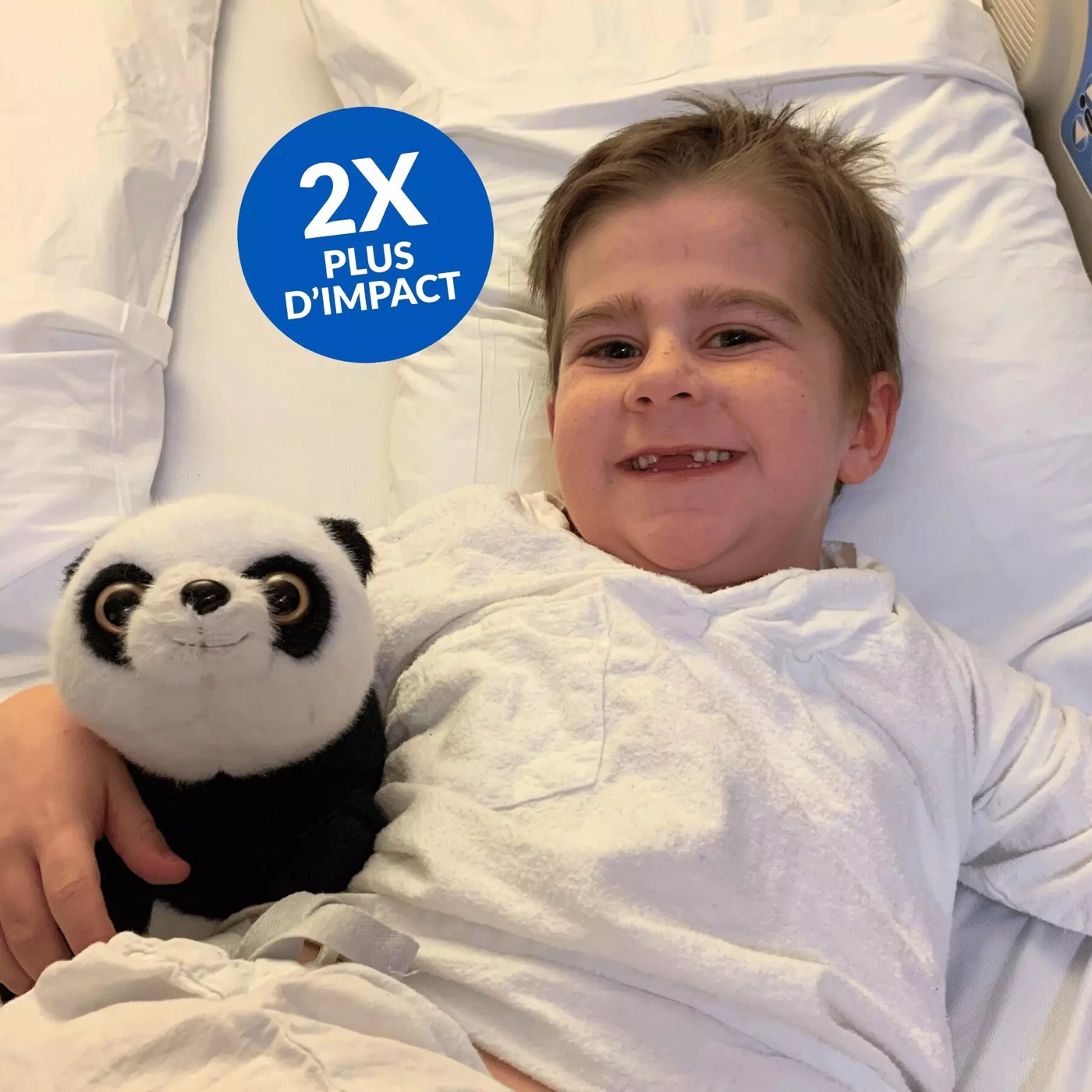 Un enfant souriant avec sa peluche, Rêve d'enfants